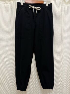 Vuori Black Drawstring Joggers with Contrast White Tie - size XS